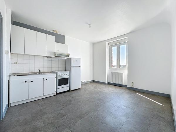 Sur la commune de Bruz , Commune, dynamique et attractive, faisant partie de Rennes Métropole. Non loin du centre bourg Avec une accessibilité piétonne à tous les commerces.