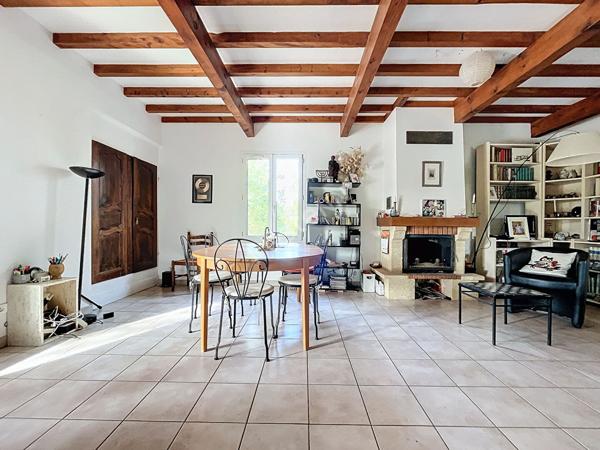 Ensemble de deux logements indépendants sur terrain arboré dans un environnement calme