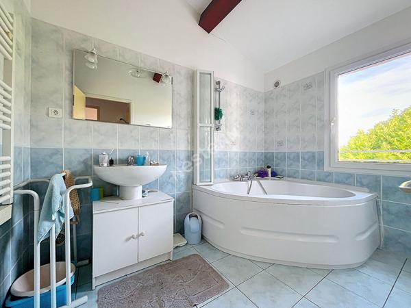 Ensemble de deux logements indépendants sur terrain arboré dans un environnement calme