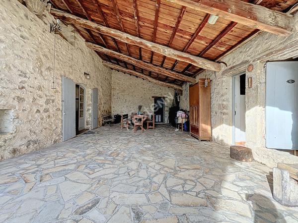 Ensemble de deux logements indépendants sur terrain arboré dans un environnement calme