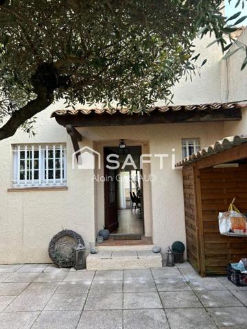 Villa Mitoyenne proche de l'Hopital et des commerces à Fréjus.