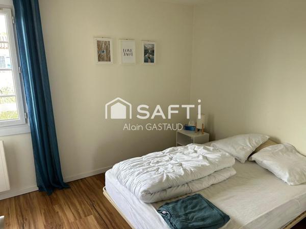 Villa Mitoyenne proche de l'Hopital et des commerces à Fréjus.