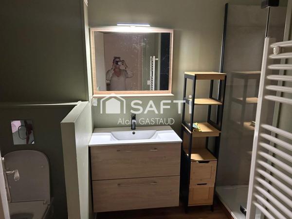 Villa Mitoyenne proche de l'Hopital et des commerces à Fréjus.