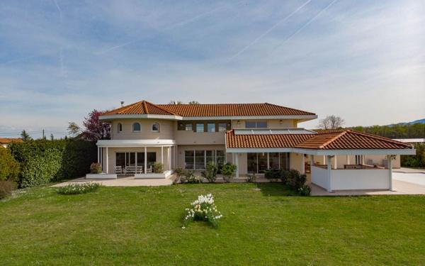Maison à vendre    8 pièces • 480 m2 Veigy-Foncenex