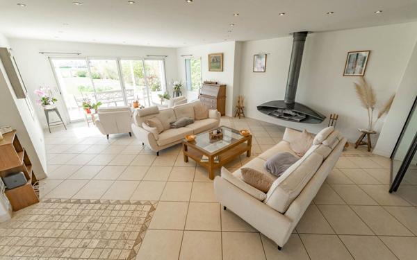 Maison à vendre    8 pièces • 480 m2 Veigy-Foncenex