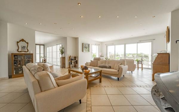 Maison à vendre    8 pièces • 480 m2 Veigy-Foncenex