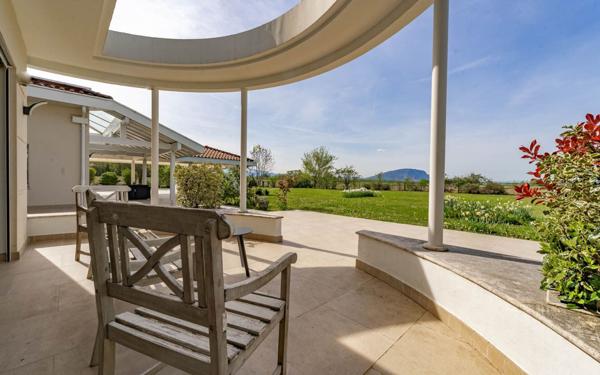 Maison à vendre    8 pièces • 480 m2 Veigy-Foncenex