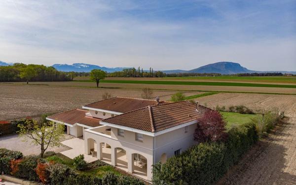 Maison à vendre    8 pièces • 480 m2 Veigy-Foncenex