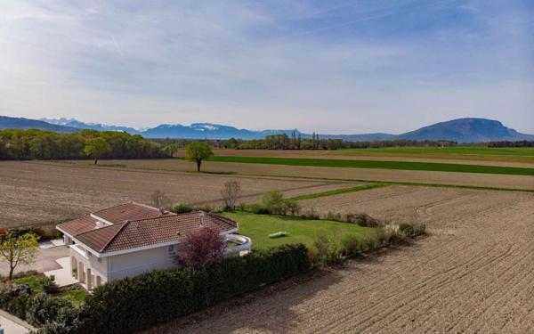 Maison à vendre    8 pièces • 480 m2 Veigy-Foncenex