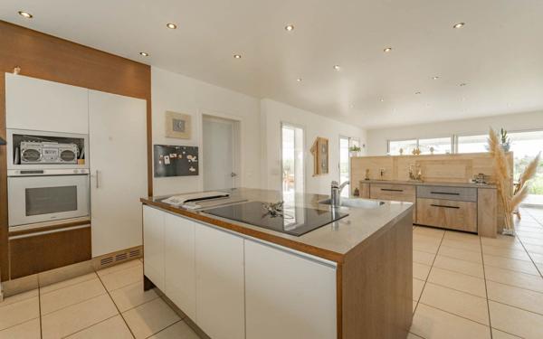 Maison à vendre    8 pièces • 480 m2 Veigy-Foncenex