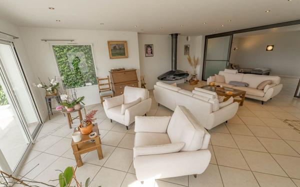 Maison à vendre    8 pièces • 480 m2 Veigy-Foncenex