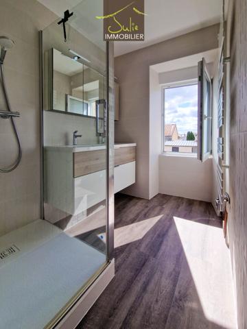 DEMEURE D'EXCEPTION EN PLEIN COEUR DE BRESSUIRE - 304m² habitables avec JARDIN et GARAGES