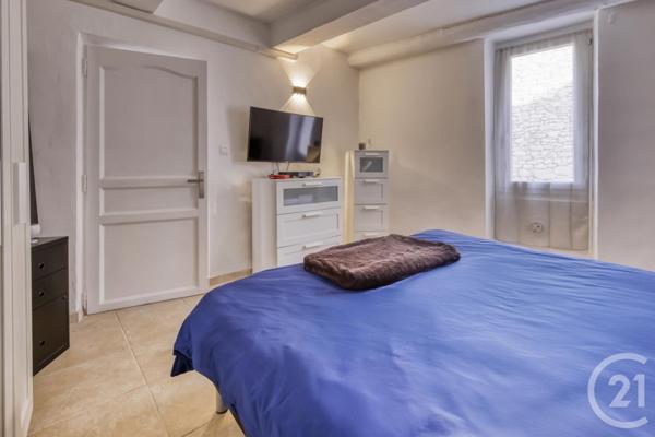 Appartement T3 à vendre  3 pièces - 84 m2 ROUSSILLON - 84