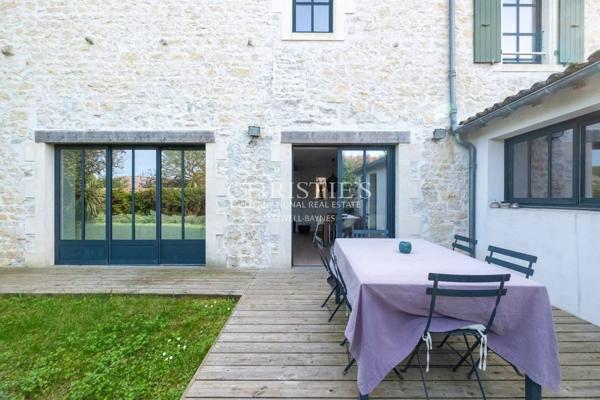 Maison de village en pierre piscinable