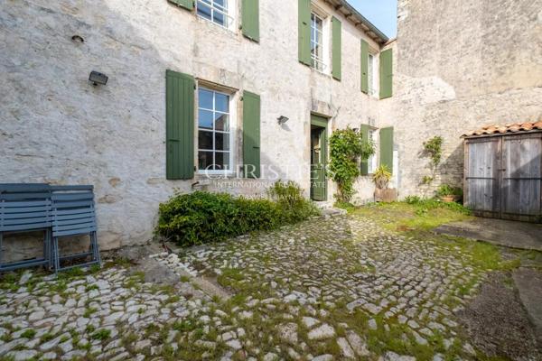 Maison de village en pierre piscinable