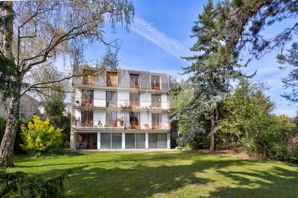 Chaville - Beau Duplex traversant avec balcon en dernier étage et vue sur jardin €595 000 ** - Référence 668-C