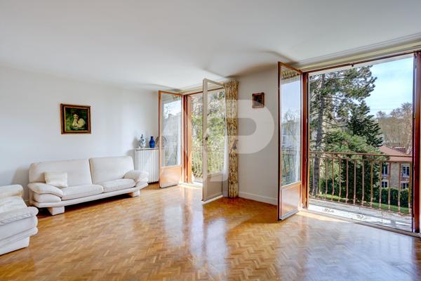 Chaville - Beau Duplex traversant avec balcon en dernier étage et vue sur jardin €595 000 ** - Référence 668-C