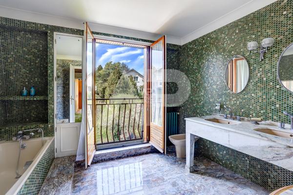Chaville - Beau Duplex traversant avec balcon en dernier étage et vue sur jardin €595 000 ** - Référence 668-C