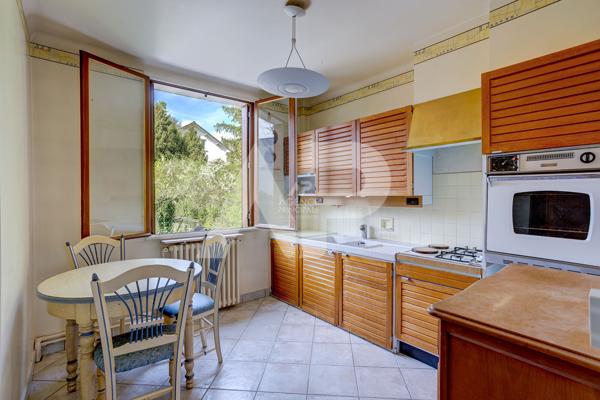 Chaville - Beau Duplex traversant avec balcon en dernier étage et vue sur jardin €595 000 ** - Référence 668-C