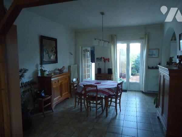 WASQUEHAL Secteur Coli belle maison semi-individuelle
Séjour, trois chambres, jardin et garage.