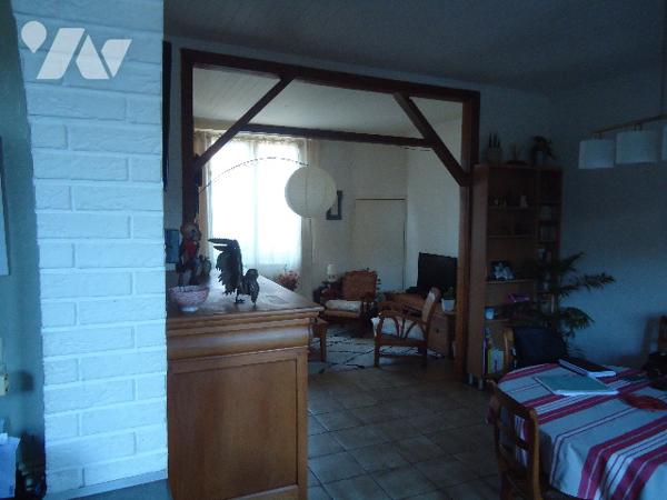 WASQUEHAL Secteur Coli belle maison semi-individuelle
Séjour, trois chambres, jardin et garage.