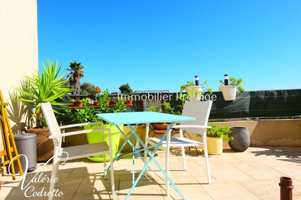 Villa 115 m² comme un appartement, avec terrasse de 64 m² et jardin privatif à Costebelle (Hyères)