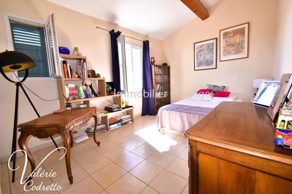 Villa 115 m² comme un appartement, avec terrasse de 64 m² et jardin privatif à Costebelle (Hyères)