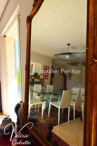 Villa 115 m² comme un appartement, avec terrasse de 64 m² et jardin privatif à Costebelle (Hyères)