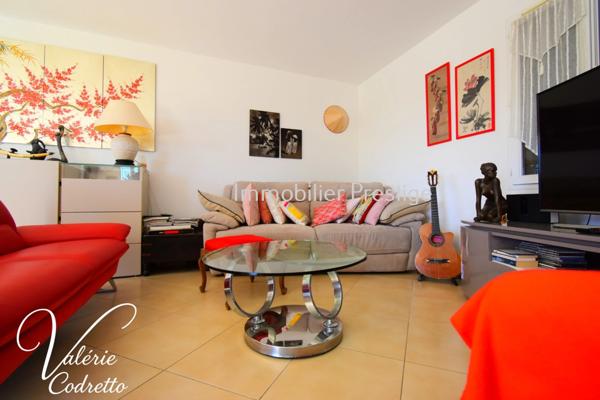 Villa 115 m² comme un appartement, avec terrasse de 64 m² et jardin privatif à Costebelle (Hyères)