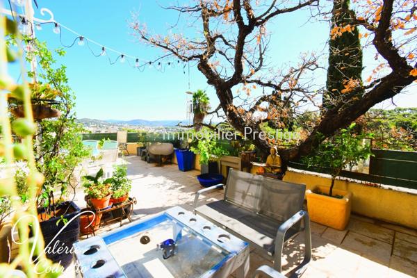 Villa 115 m² comme un appartement, avec terrasse de 64 m² et jardin privatif à Costebelle (Hyères)