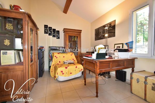 Villa 115 m² comme un appartement, avec terrasse de 64 m² et jardin privatif à Costebelle (Hyères)