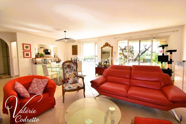 Villa 115 m² comme un appartement, avec terrasse de 64 m² et jardin privatif à Costebelle (Hyères)