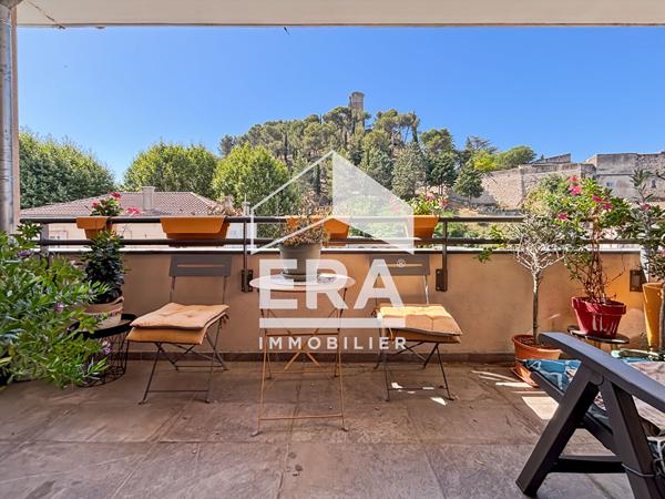 Appartement unique avec ascenseur terrasse et 2 places parking
