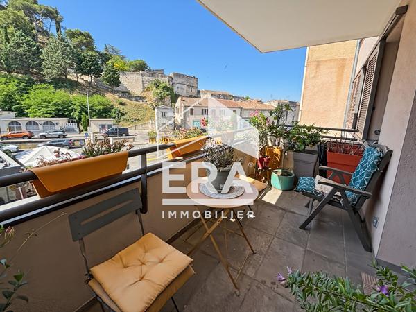 Appartement unique avec ascenseur terrasse et 2 places parking