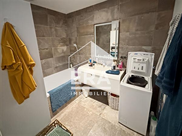 Appartement unique avec ascenseur terrasse et 2 places parking
