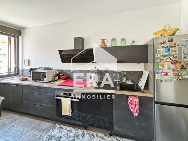 Appartement unique avec ascenseur terrasse et 2 places parking