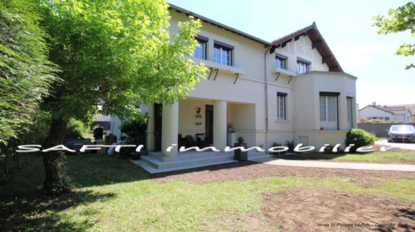 Demeure de 190 m2 habitables de 8 pièces, 5 chambres + cave sur un terrain clos de 1000 m2 sans vis-à-vis.