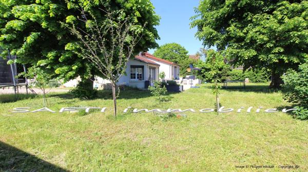Demeure de 190 m2 habitables de 8 pièces, 5 chambres + cave sur un terrain clos de 1000 m2 sans vis-à-vis.
