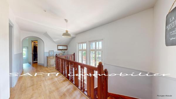 Demeure de 190 m2 habitables de 8 pièces, 5 chambres + cave sur un terrain clos de 1000 m2 sans vis-à-vis.