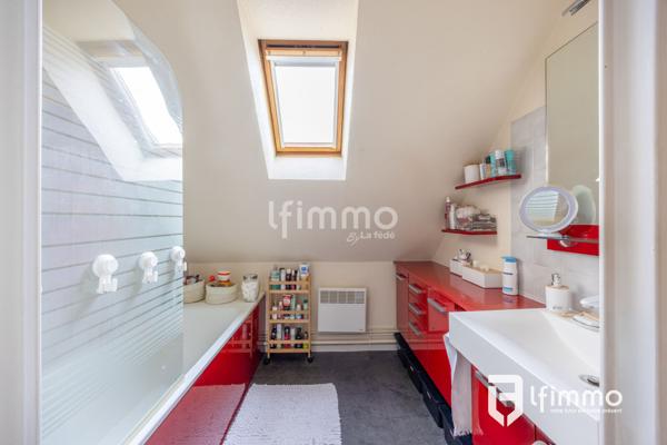 Neudorf bel attique dans petite résidence