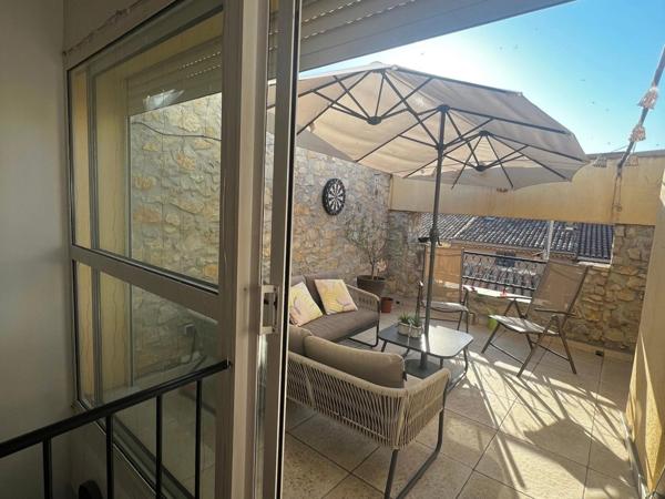 Maison de village avec terrasse tropézienne à vendre – Rousset (13790)