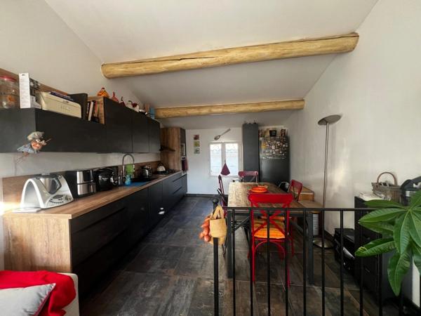 Maison de village avec terrasse tropézienne à vendre – Rousset (13790)
