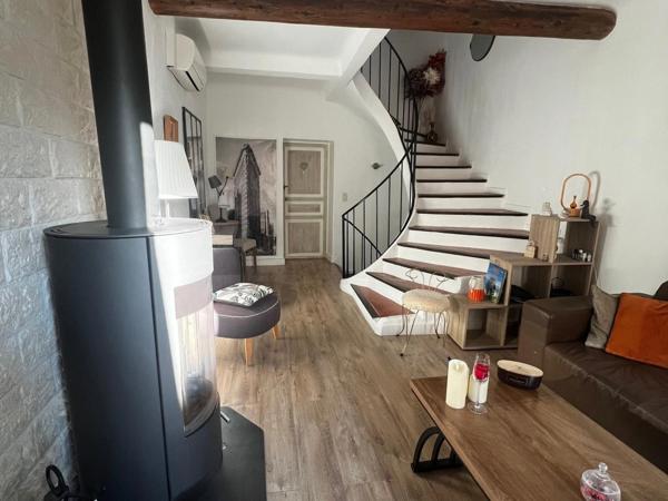 Maison de village avec terrasse tropézienne à vendre – Rousset (13790)
