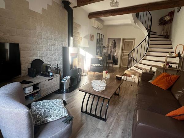Maison de village avec terrasse tropézienne à vendre – Rousset (13790)