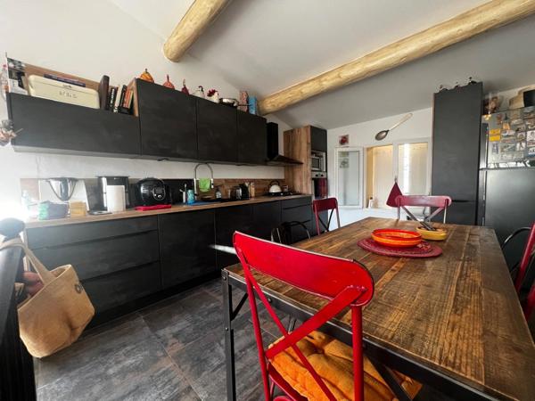 Maison de village avec terrasse tropézienne à vendre – Rousset (13790)