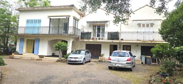 Ensemble immobilier T11 de 279 m2 avec garage, caves et hangar sur 816 m2 de terrain