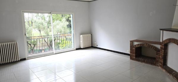 Ensemble immobilier T11 de 279 m2 avec garage, caves et hangar sur 816 m2 de terrain