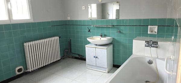 Ensemble immobilier T11 de 279 m2 avec garage, caves et hangar sur 816 m2 de terrain