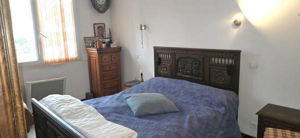 Ensemble immobilier T11 de 279 m2 avec garage, caves et hangar sur 816 m2 de terrain