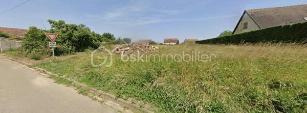 Terrain à bâtir de 930 m2 à Poisvilliers. 

Dans un environnement calme proche de la N154 direction Chartres (20min) et Dreux (24min). 
Venez découvrir ce beau terrain plat non viabilisé avec raccordement possible au tout à l'égout.  
Situé en bordure de rue, clôturer sur trois cotés et exposé Ouest, ce terrain est libre de tout constructeur (zone UB). 
À savoir : Une parcelle voisine de 1 320m2 peut être rattaché à la vente, moyennant complément.